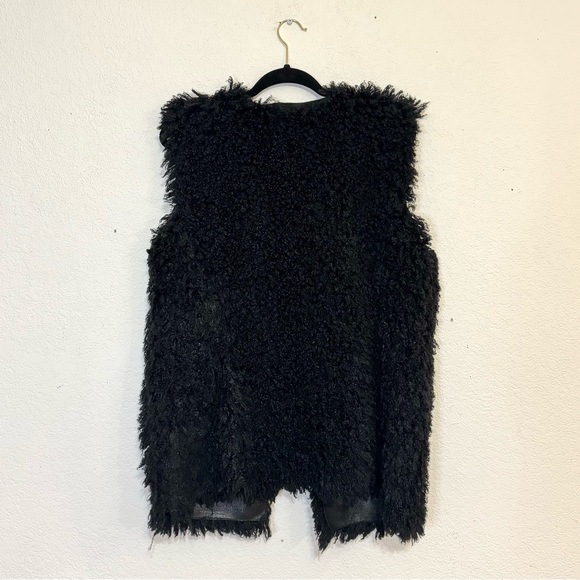Max Edition Faux Fur Vest - Picture 6 of 8